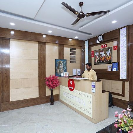 Oyo 9233 Hotel Cottage Lord Krishna New Delhi Bagian luar foto