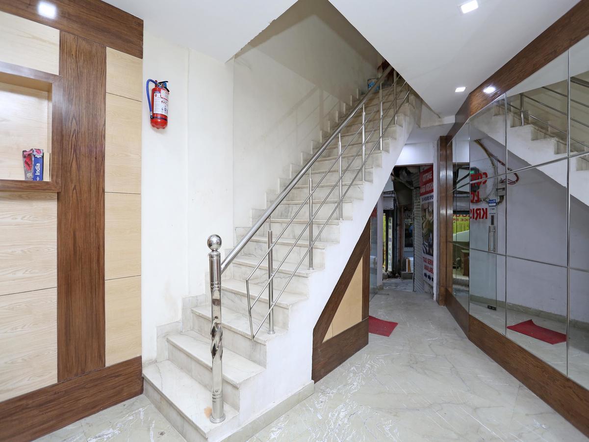 Oyo 9233 Hotel Cottage Lord Krishna New Delhi Bagian luar foto