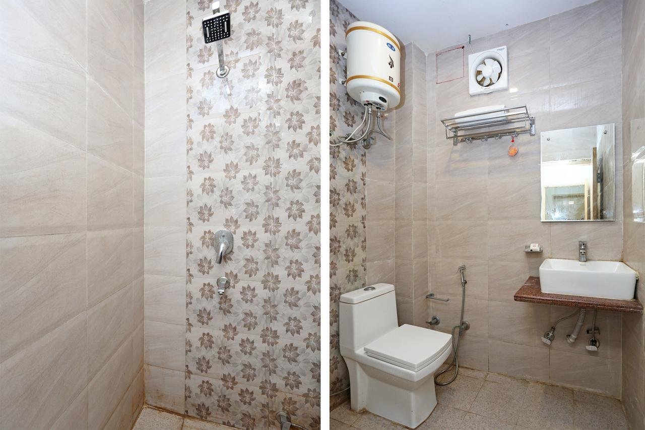 Oyo 9233 Hotel Cottage Lord Krishna New Delhi Bagian luar foto