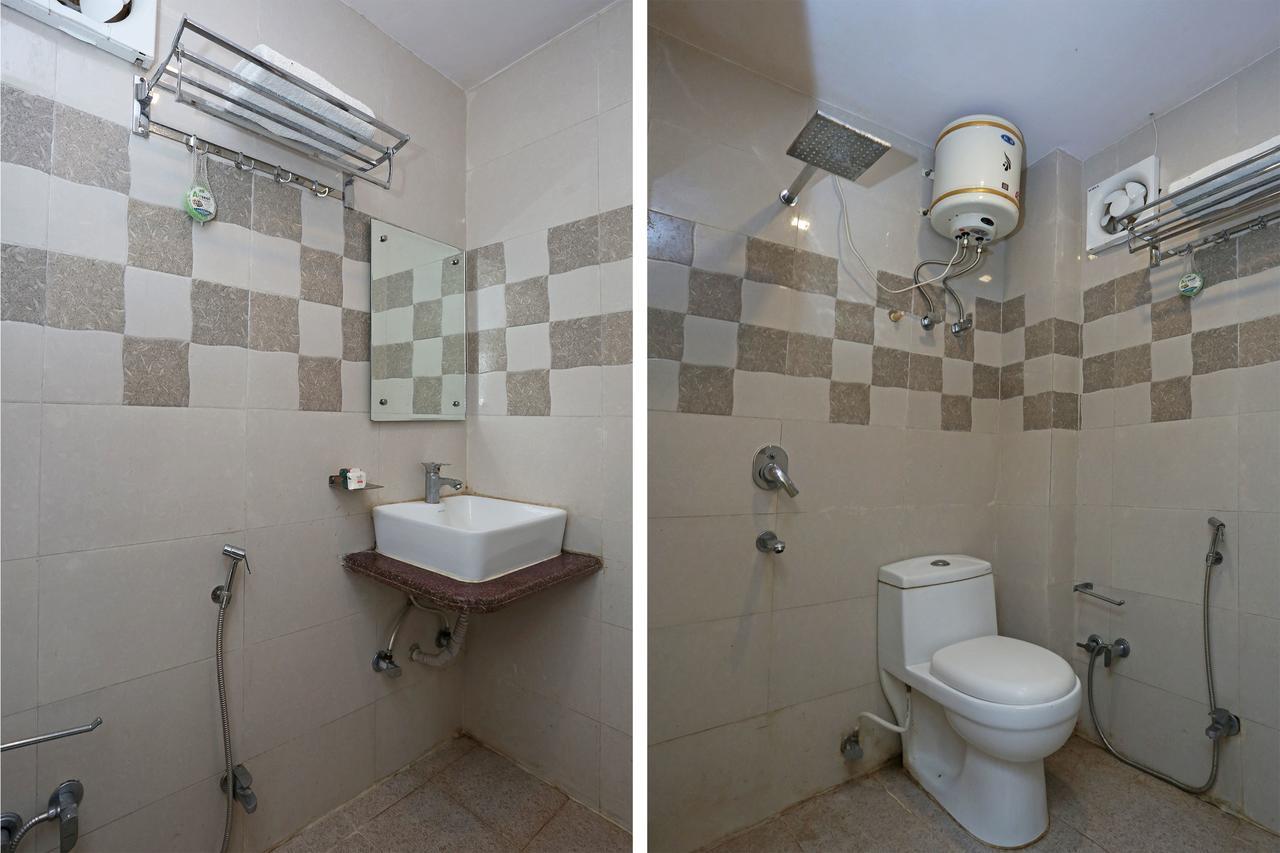 Oyo 9233 Hotel Cottage Lord Krishna New Delhi Bagian luar foto
