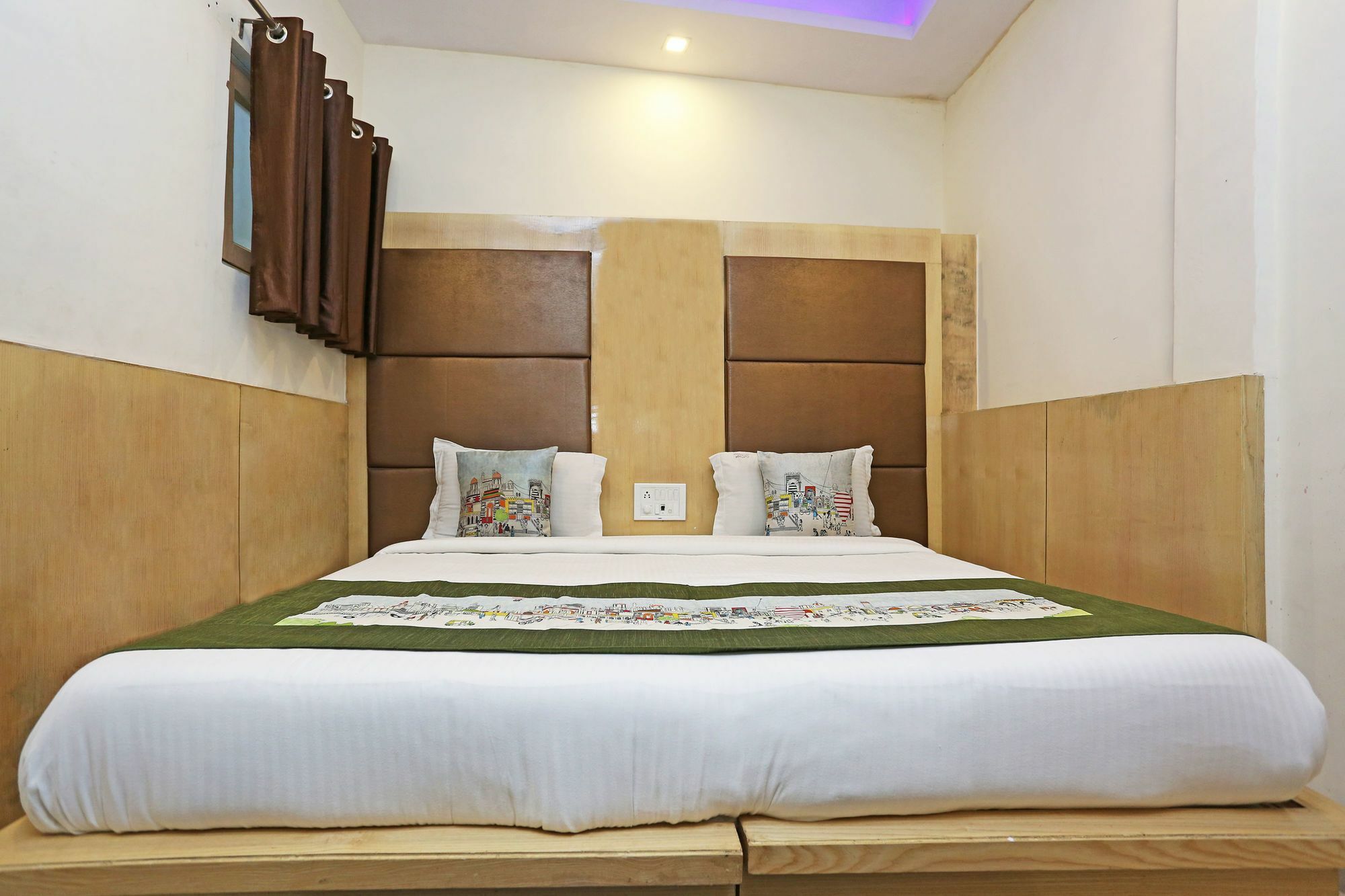 Oyo 9233 Hotel Cottage Lord Krishna New Delhi Bagian luar foto