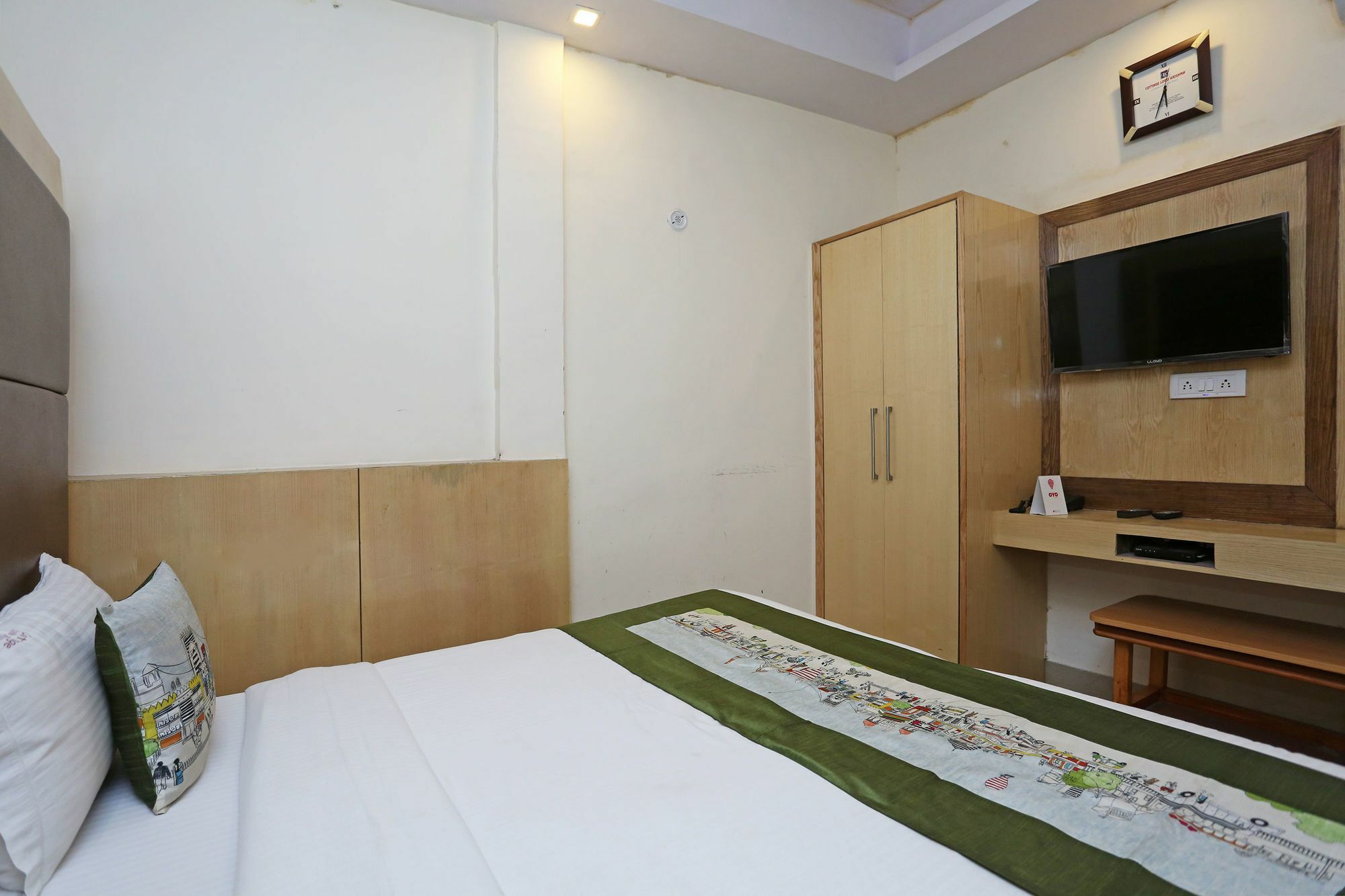 Oyo 9233 Hotel Cottage Lord Krishna New Delhi Bagian luar foto