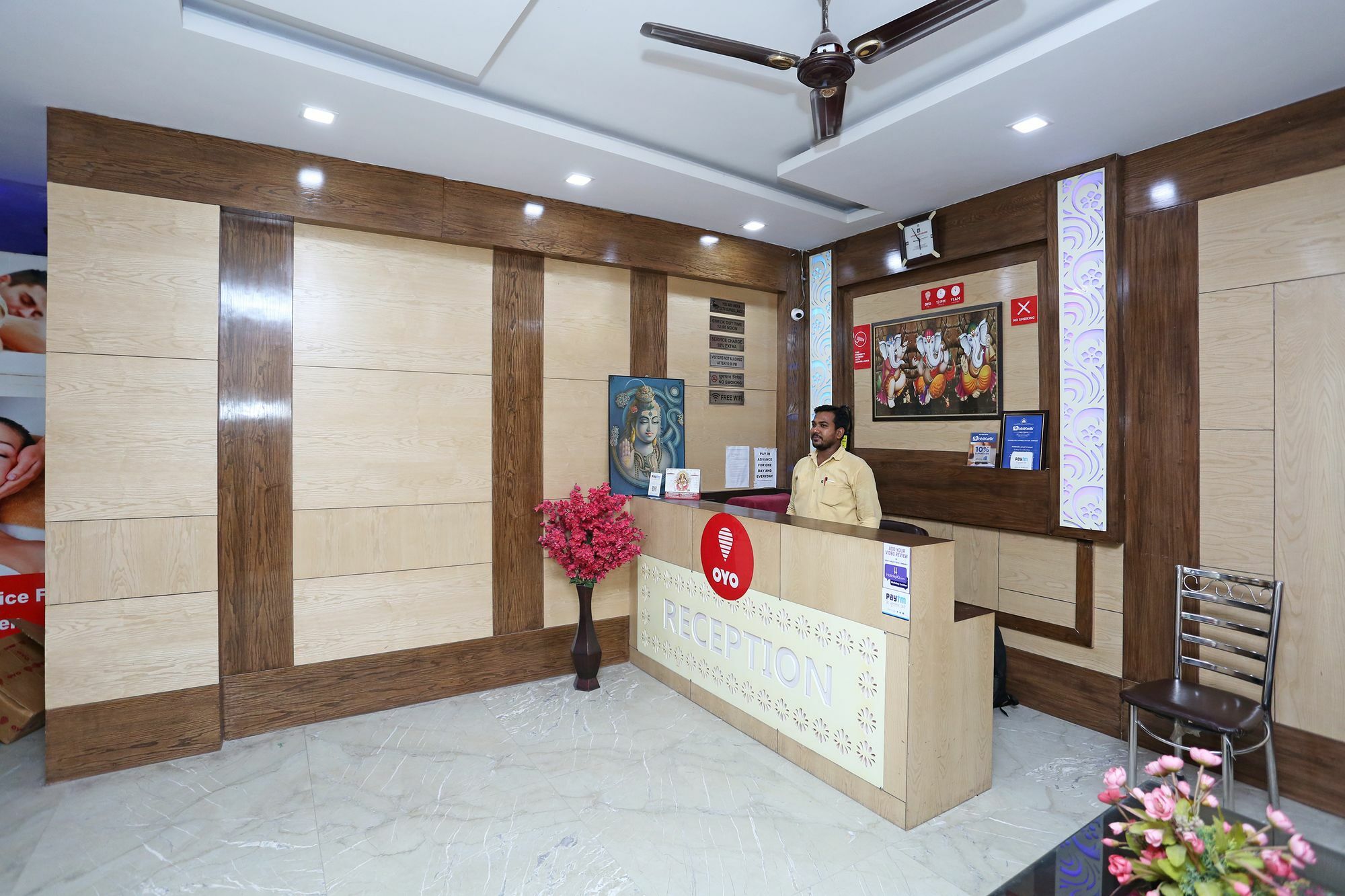 Oyo 9233 Hotel Cottage Lord Krishna New Delhi Bagian luar foto