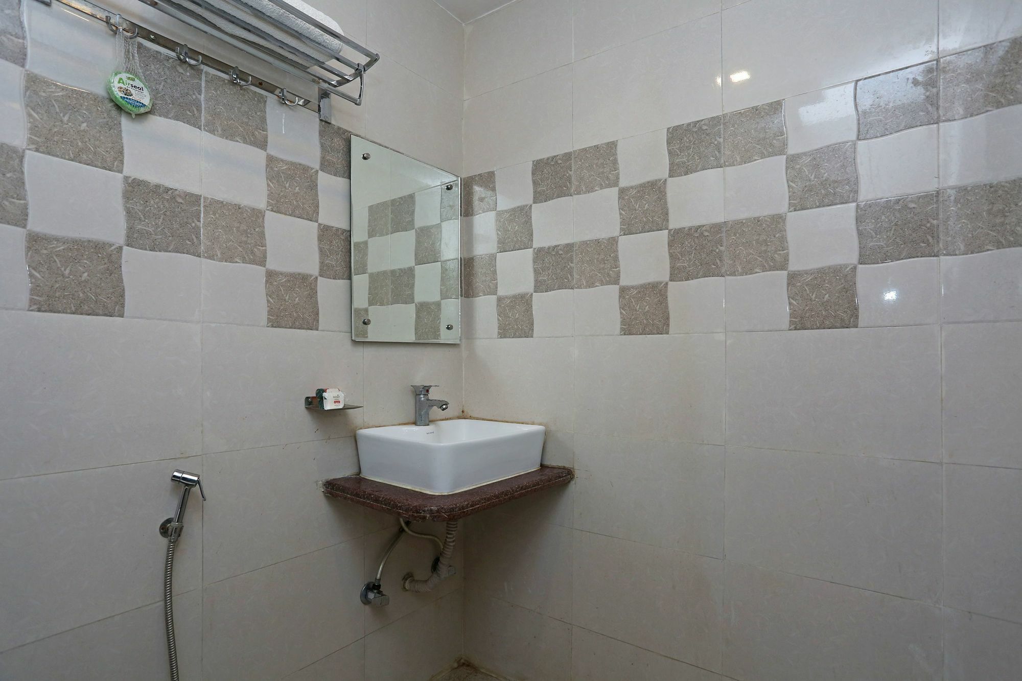 Oyo 9233 Hotel Cottage Lord Krishna New Delhi Bagian luar foto